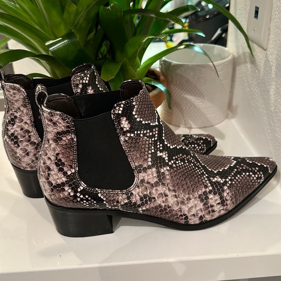 Blondo Shoes - Blondo Emelia Snakeskin Print Waterproof Pointed Toe Booties Boots Shoes Snake